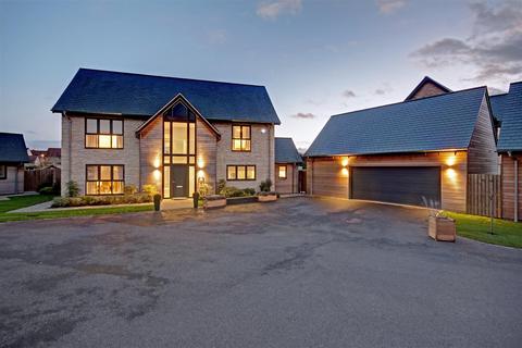 34 Lake Drive, Weldon, Corby, NN17 3FE