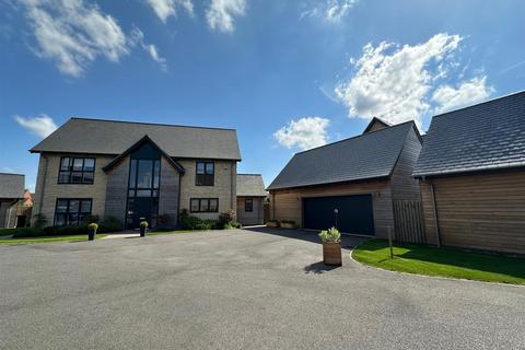 34 Lake Drive, Weldon, Corby, NN17 3FE