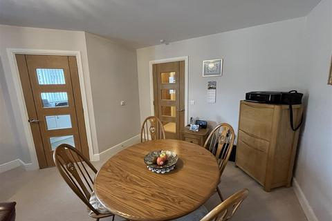 2 bedroom apartment for sale, Rykeneld Court, Knutton Road, Newcastle
