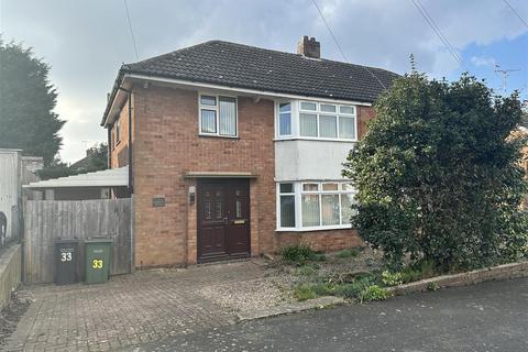 3 bedroom semi-detached house to rent, Highcroft Avenue, Oadby