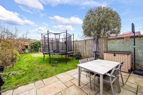 4 bedroom end of terrace house for sale, Vale Road, Worcester Park