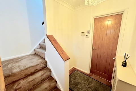 2 bedroom semi-detached house to rent, Staneway, Leam Lane, Gateshead