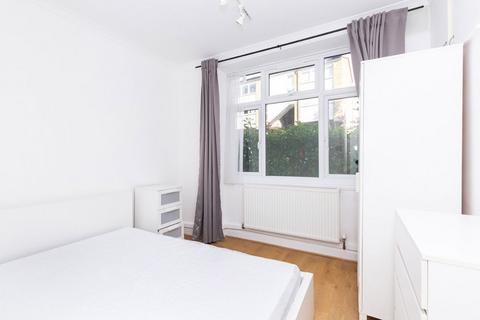 3 bedroom flat to rent, E1
