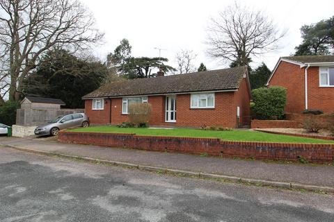 3 bedroom bungalow to rent, West View Close, Exeter