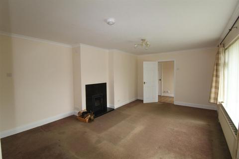 3 bedroom bungalow to rent, West View Close, Exeter