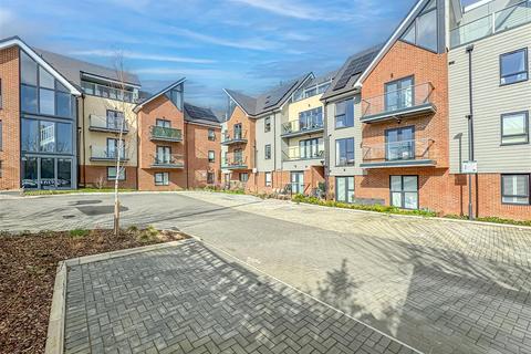 Rayleigh - 2 bedroom flat for sale