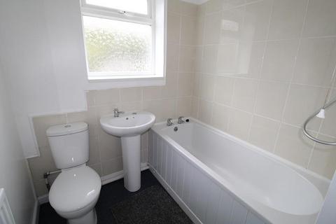 3 bedroom semi-detached house to rent, White City Road, Brierley Hill