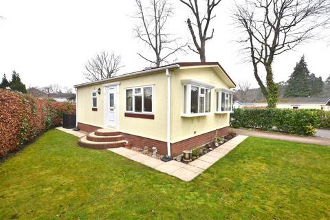 2 bedroom mobile home for sale, Rowan Dale, Grange Estate, Fleet GU52
