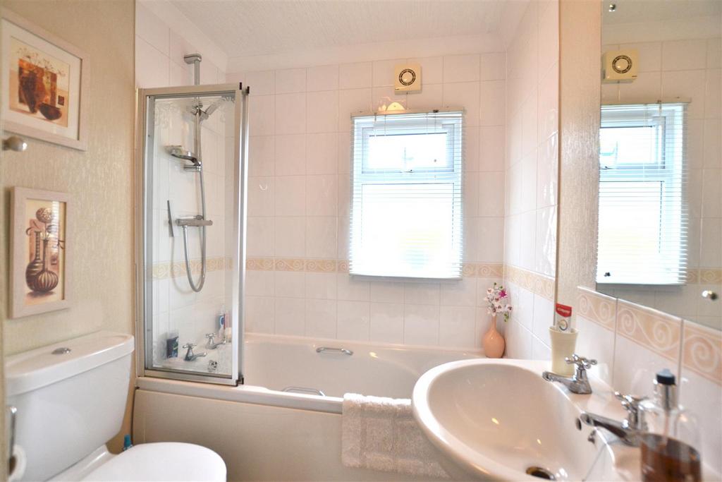 Family Bathroom.JPG