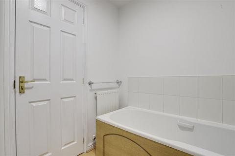36 Emperor Close, Nottingham, NG5 1QR