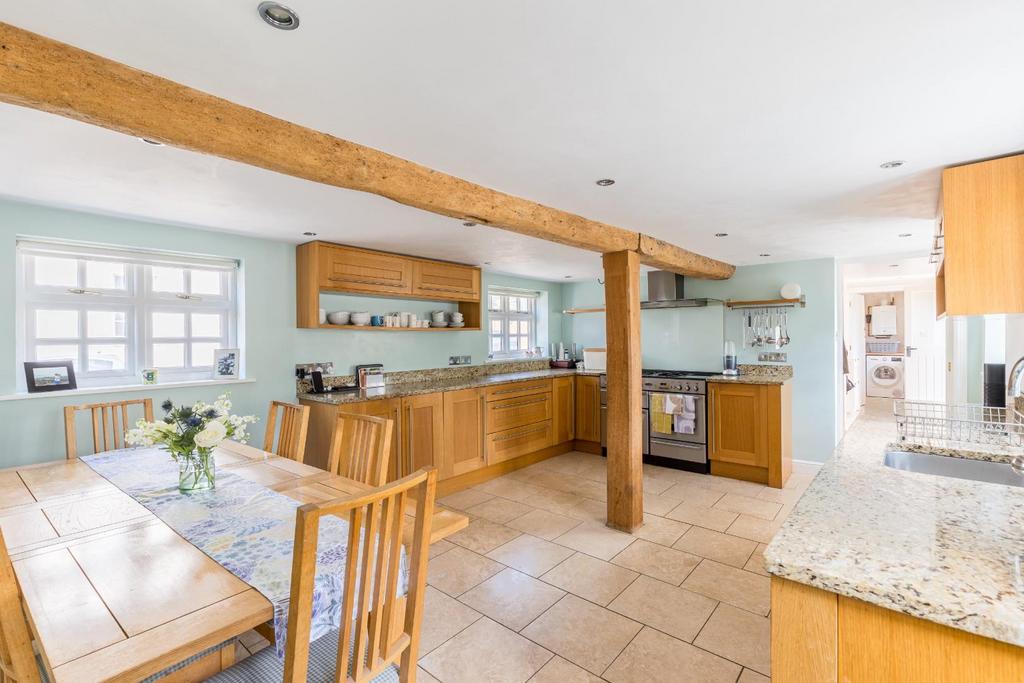 Kitchen Dining Area