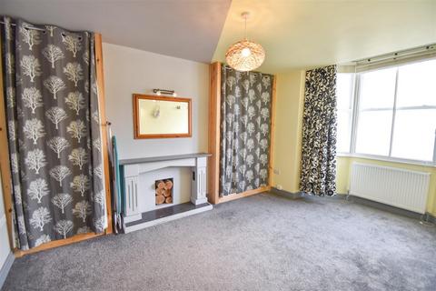 2 bedroom flat to rent, Fairfield Road, Buxton