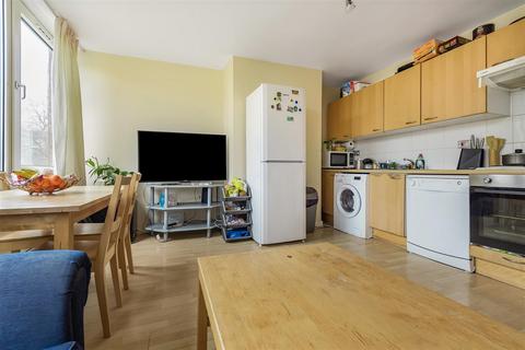 4 bedroom flat to rent - Sherfield Gardens, Roehampton SW15