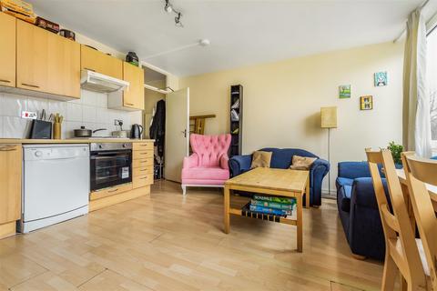 4 bedroom flat to rent - Sherfield Gardens, Roehampton SW15