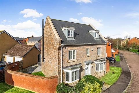 5 bedroom detached house for sale, Bramley Close, Wellington