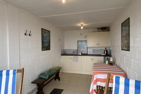 Property for sale, Scarborough Beach Chalet