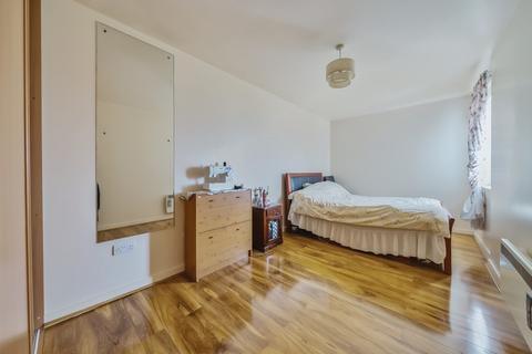 2 bedroom apartment for sale - Baroque Court, Prince Regent Road, Hounslow, TW3