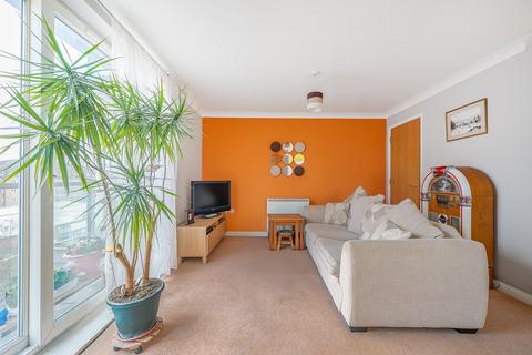 2 bedroom apartment for sale - Bergenia House, Bedfont Lane, Feltham, TW13