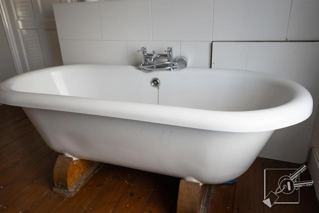 Roll Top Bath