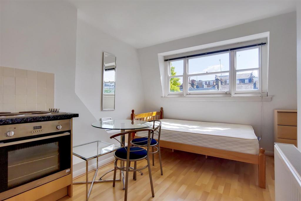 Earls Court Gardens, London SW5 Studio to rent £1,473 pcm (£340 pw)