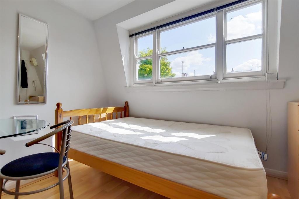 Earls Court Gardens, London SW5 Studio to rent £1,473 pcm (£340 pw)