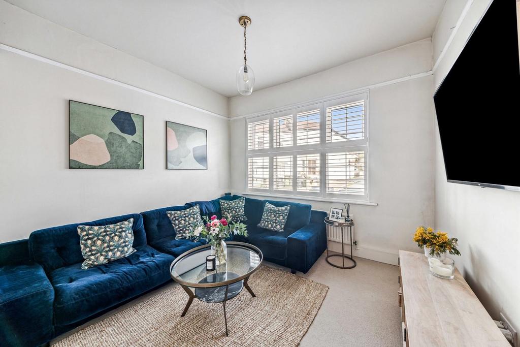 Hinton Road, SE24 1 bed flat for sale £475,000
