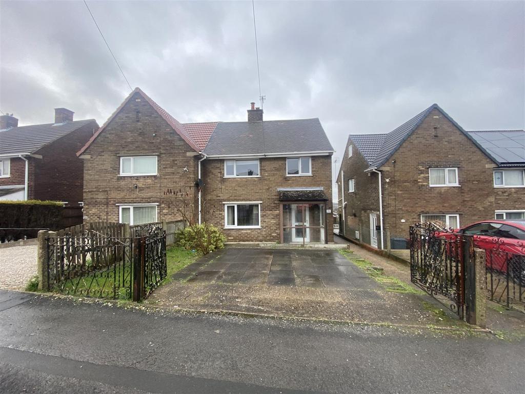 Slant Lane, Shirebrook, Mansfield 3 bed semidetached house £142,000