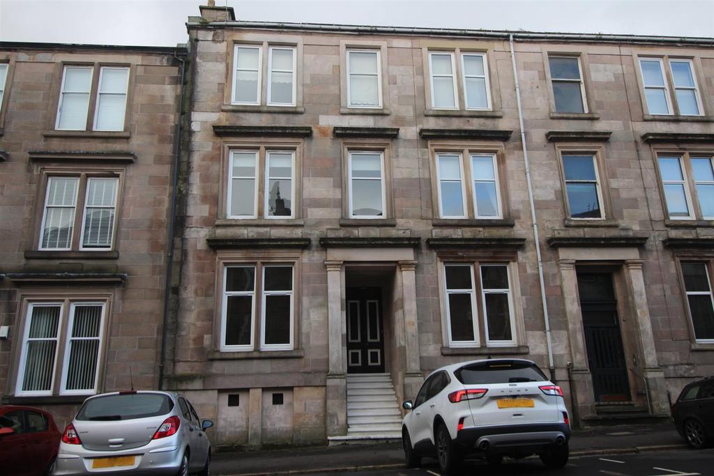 Ardgowan Street, Greenock 4 bed flat £900 pcm (£208 pw)