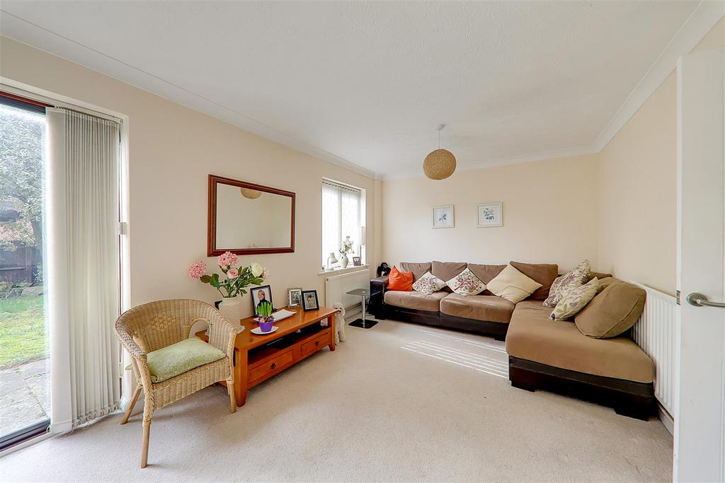 Apsley Way, Worthing 3 bed detached house for sale £400,000