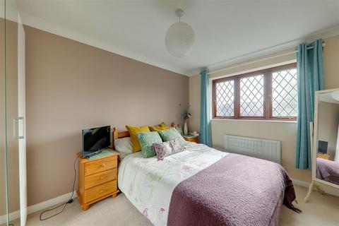 8 Apsley Way, Worthing, BN13 3RE