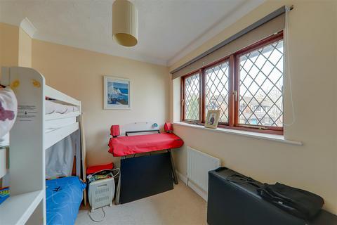 8 Apsley Way, Worthing, BN13 3RE