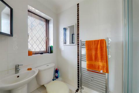 8 Apsley Way, Worthing, BN13 3RE