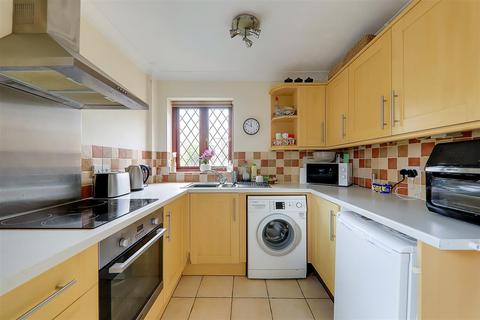 8 Apsley Way, Worthing, BN13 3RE