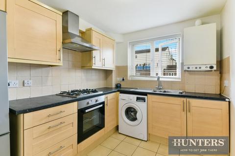 2 bedroom flat to rent, Fonthill Court, Cottington Road, Hanworth Feltham, TW13 6AF