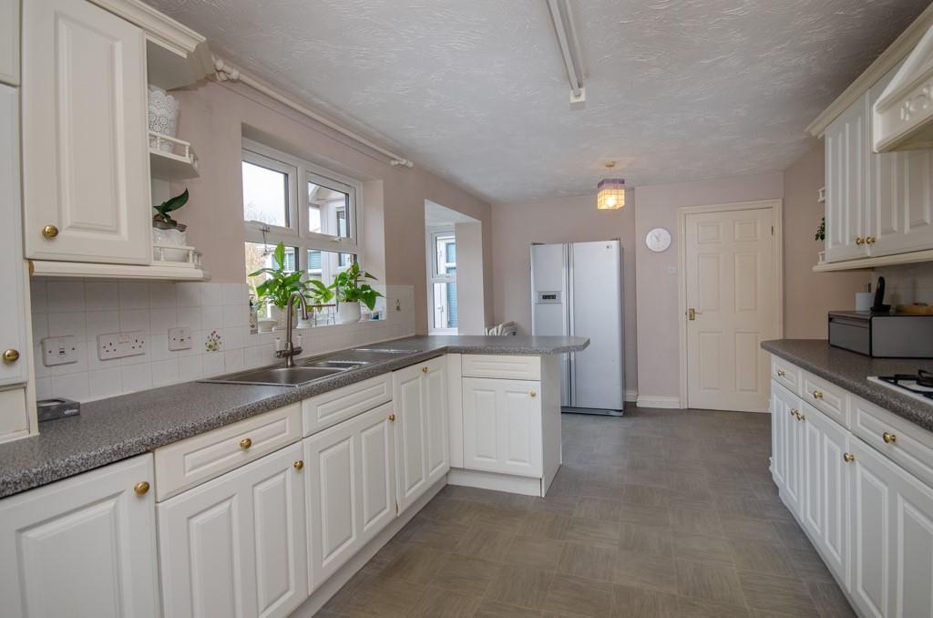 Kitchen pic 3.jpg