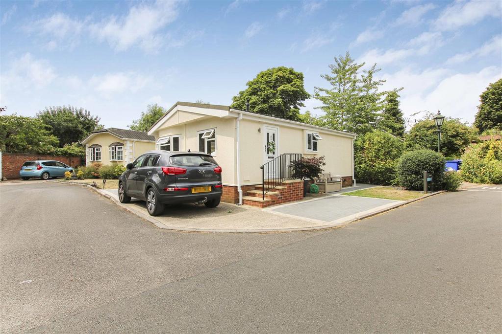Willows Riverside Park, Windsor 2 bed park home for sale £189,950