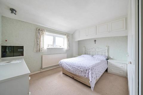 11 Bridge Garth, Clifford, Wetherby, LS23 6HF