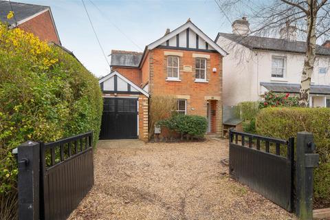 4 bedroom detached house to rent, New Road, Ascot