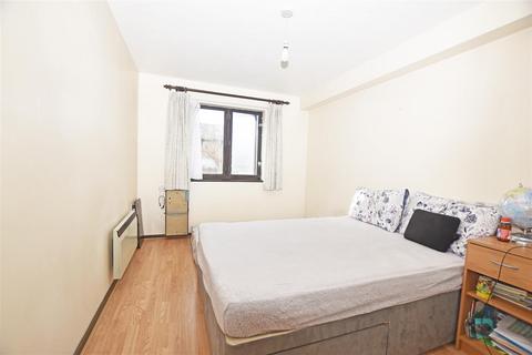 2 bedroom flat to rent - Braybourne Drive, Isleworth