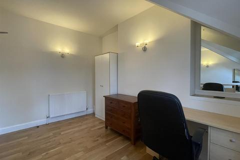 1 bedroom in a house share to rent, Room in Shared House, Castle Boulevard, Nottingham NG7 1FE