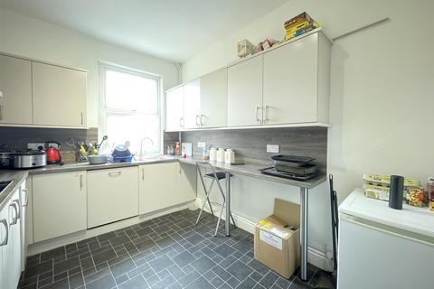 1 bedroom in a house share to rent, Room in Shared House, Castle Boulevard, Nottingham NG7 1FE