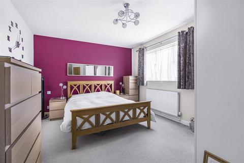 Cornucopia, 1 Horne Close, Caversfield, Bicester, OX27 8FE