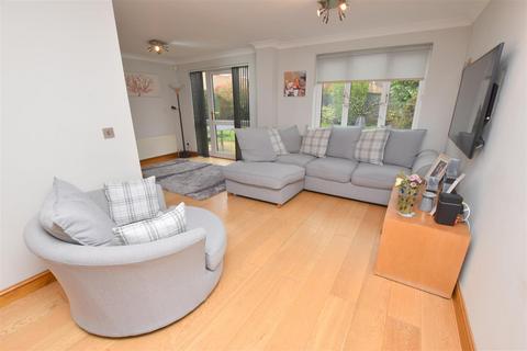 4 bedroom detached house for sale, Martin Way, New Waltham DN36