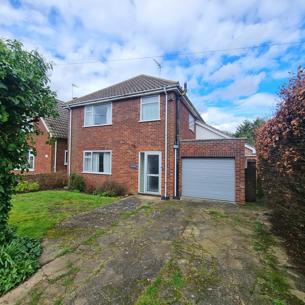 St Peters Road, Stowmarket, IP14 4 bed detached house for sale £325,000