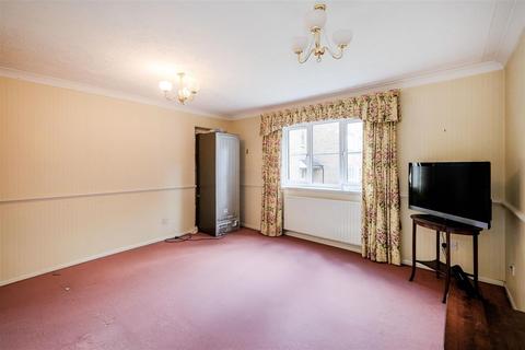 3 bedroom flat for sale, Maystocks, Chigwell Road, South Woodford