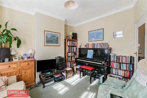 8 Edward Road, London, E17 6LU