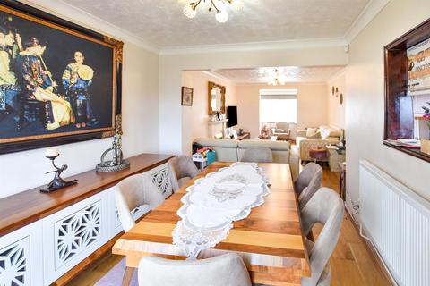 4 bedroom detached house for sale, Oakley Avenue, Rayleigh
