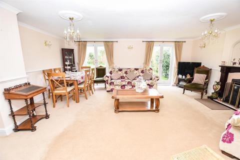 12 Albert Road, South Woodham Ferrers, Chelmsford, CM3 5LP