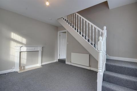 2 bedroom end of terrace house for sale, Station Road, Brough