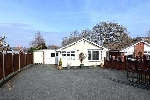 3 bedroom bungalow for sale - Bollin Grove, Biddulph, Stoke-On-Trent